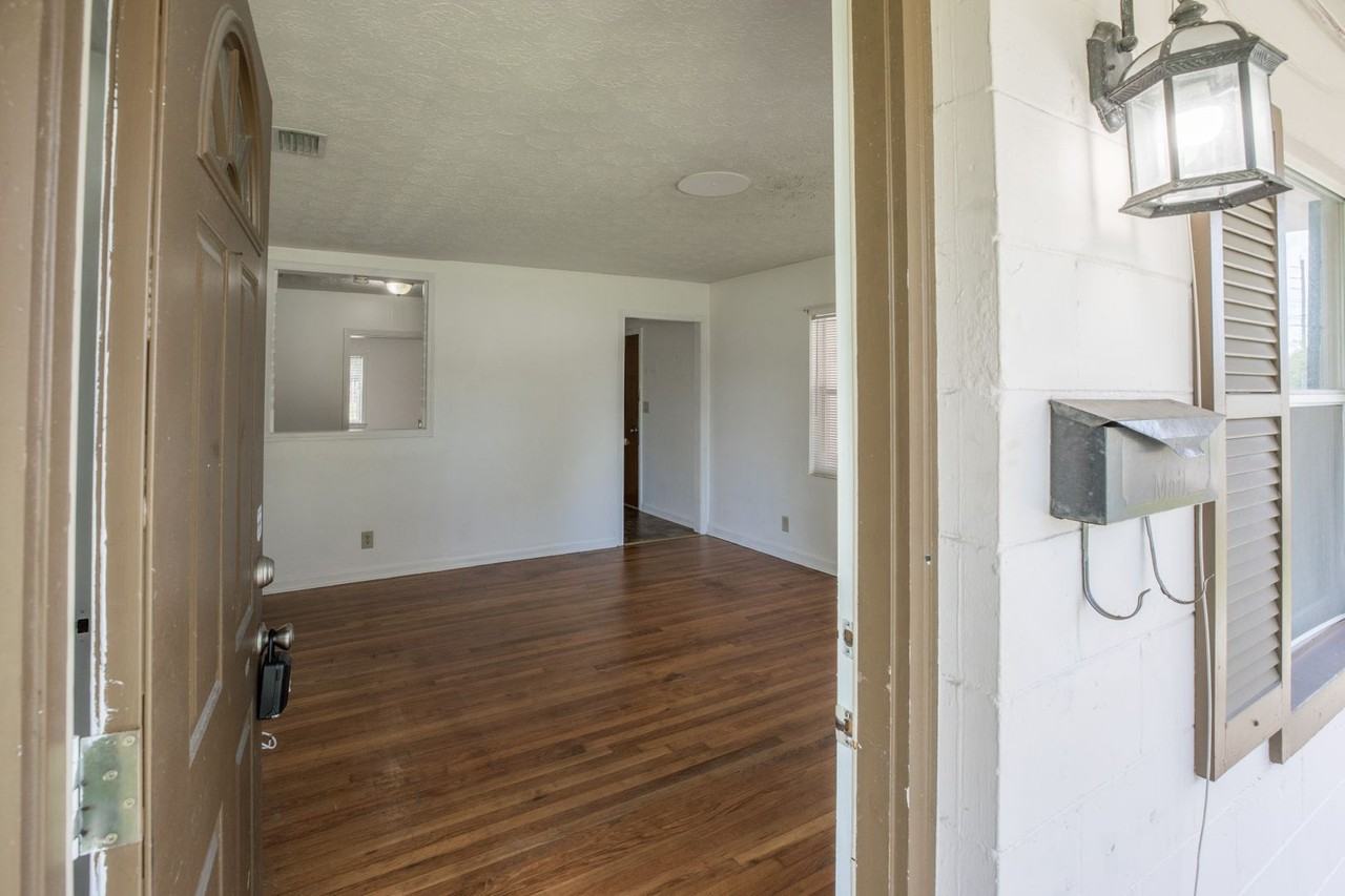 8242 Lone Star Rd - Photo 4 of 22