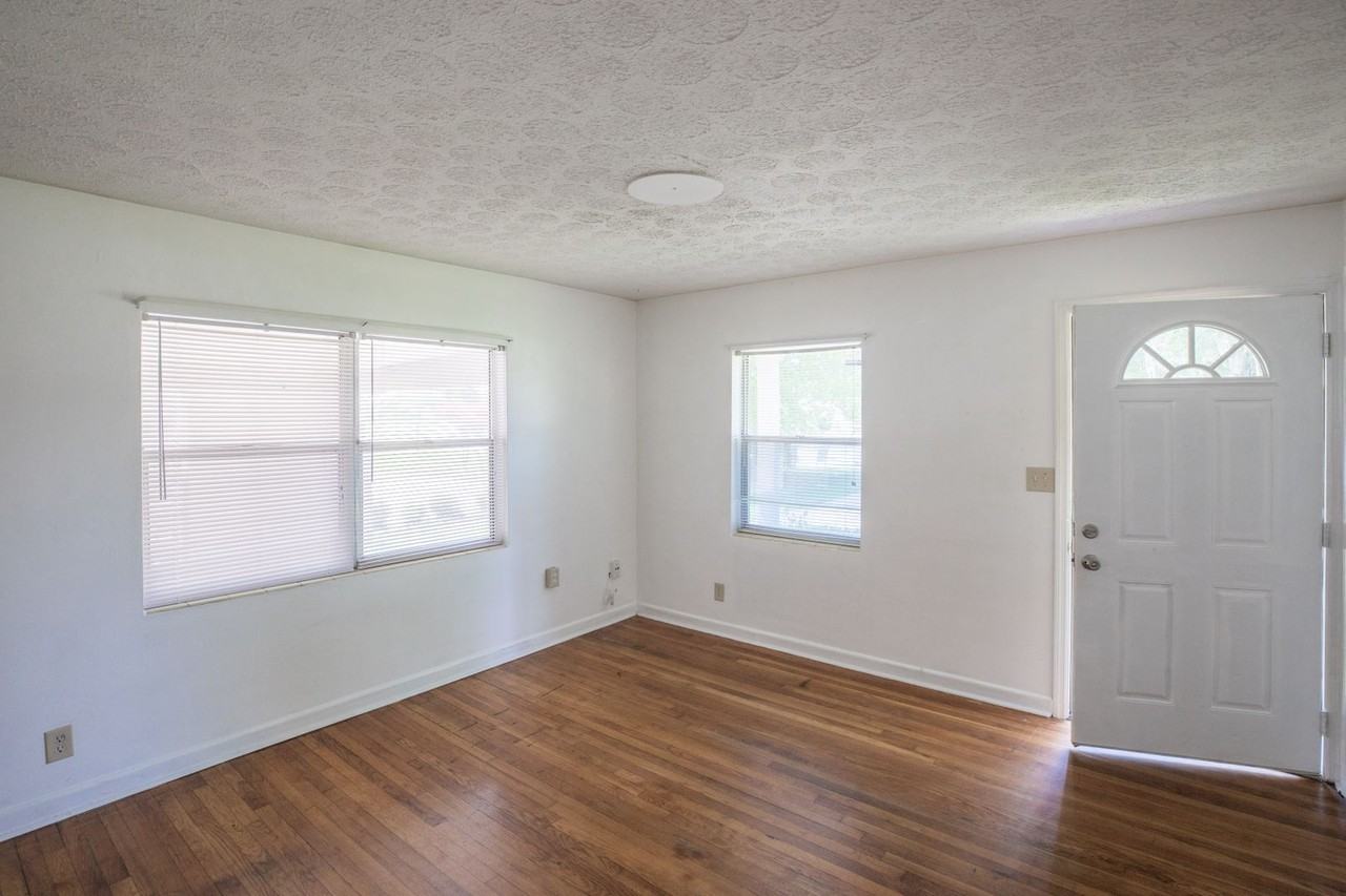 8242 Lone Star Rd - Photo 5 of 22