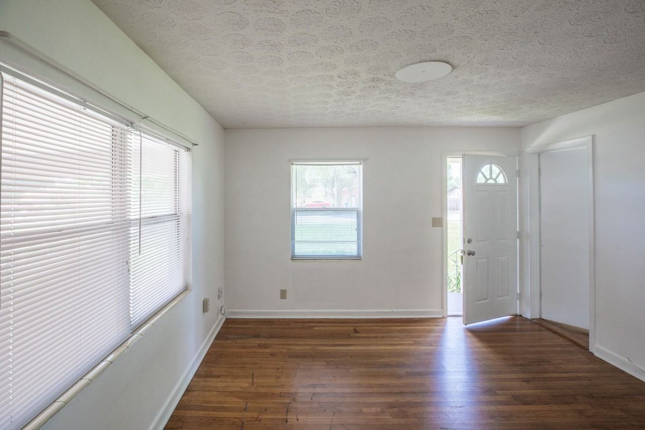 8242 Lone Star Rd - Photo 6 of 22