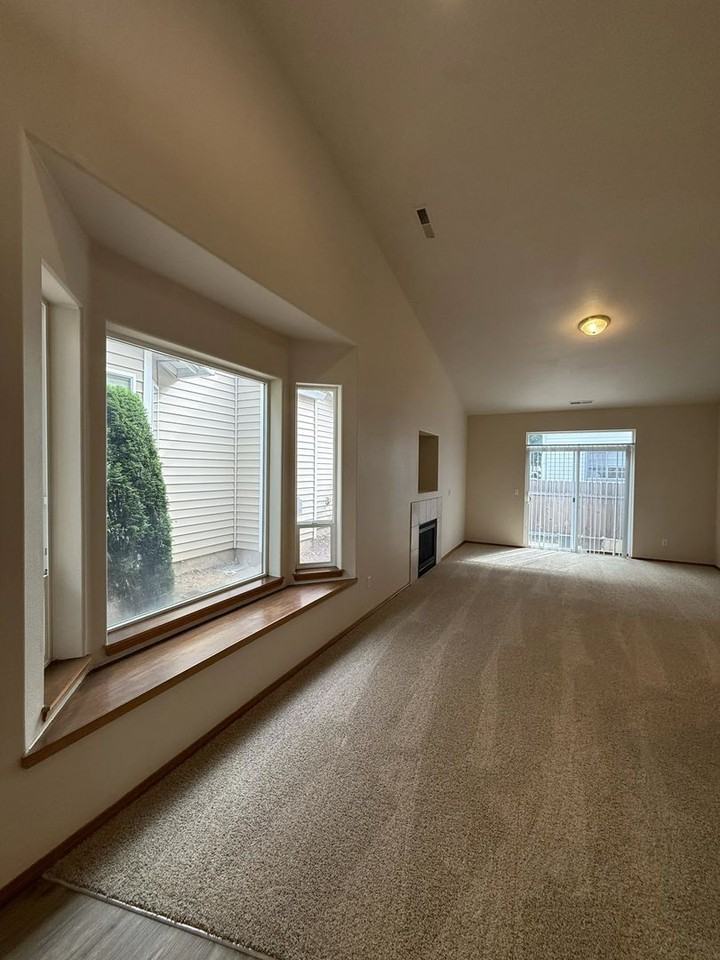 2117 Ne 81st Ave - Photo 5 of 26