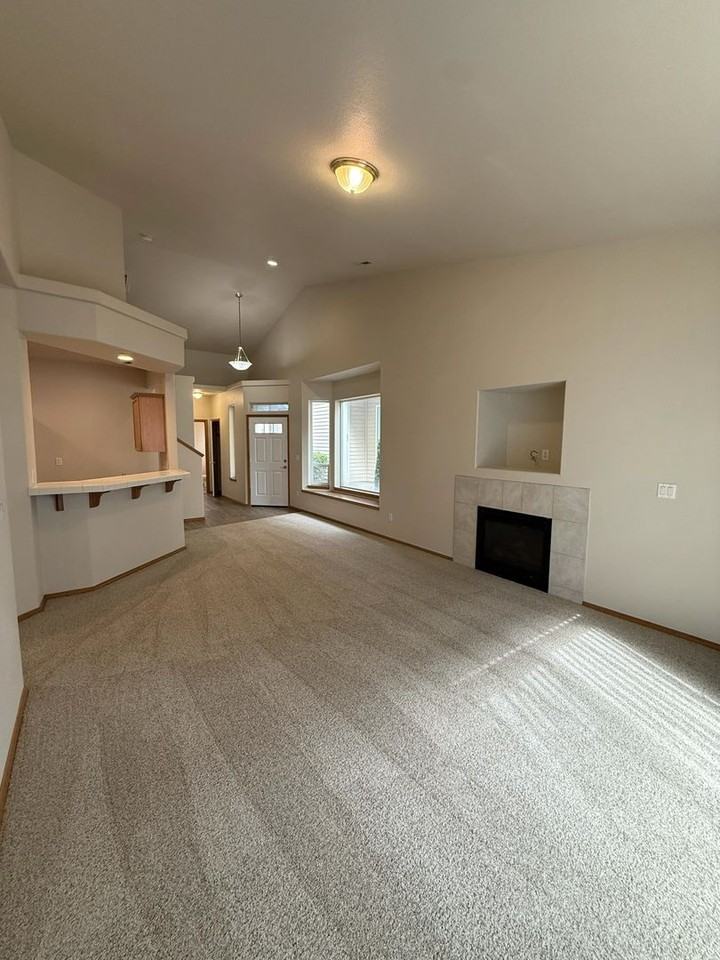 2117 Ne 81st Ave - Photo 6 of 26