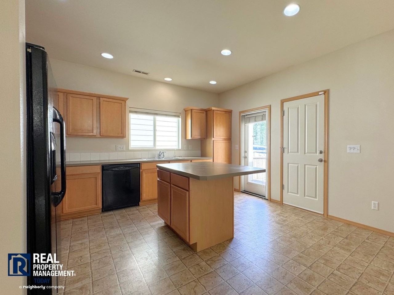 5614 Acclamation St E - Photo 5 of 27