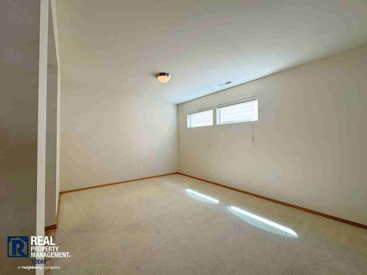 5614 Acclamation St E - Photo 6 of 27