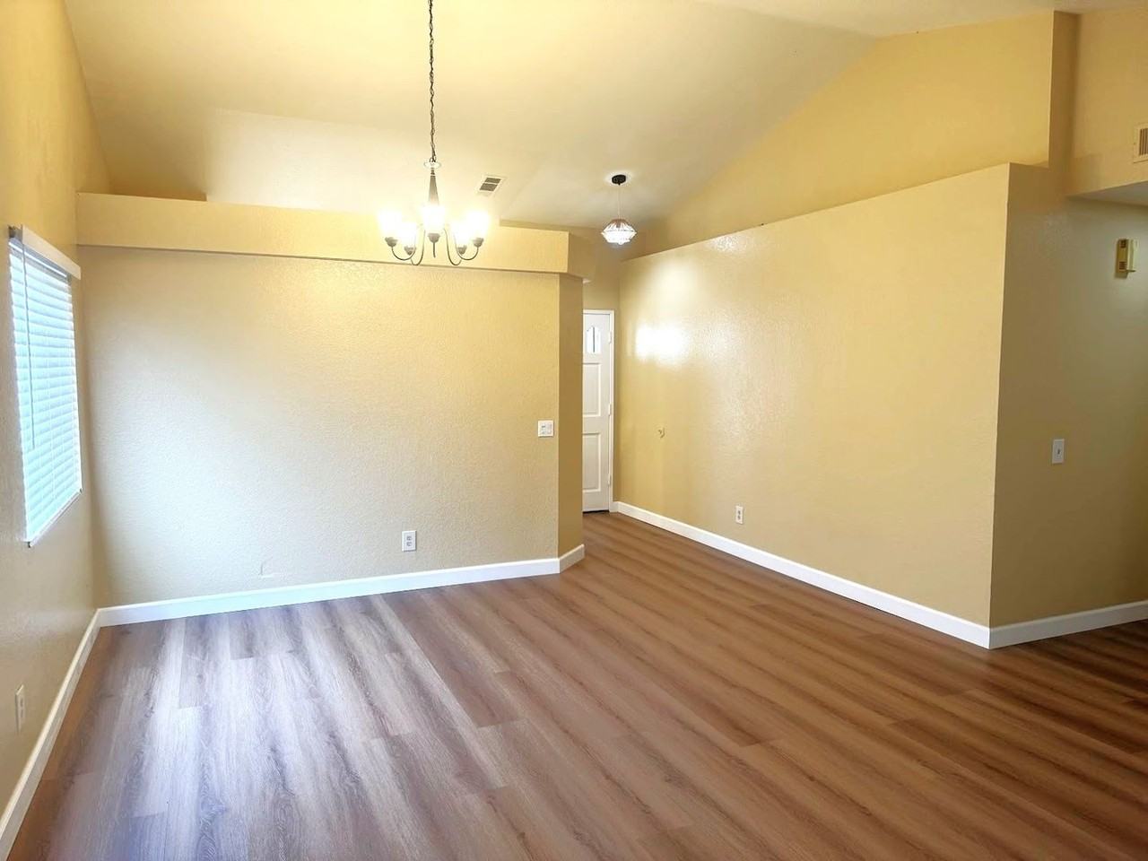 11968 Maple Leaf Ln - Photo 2 of 20