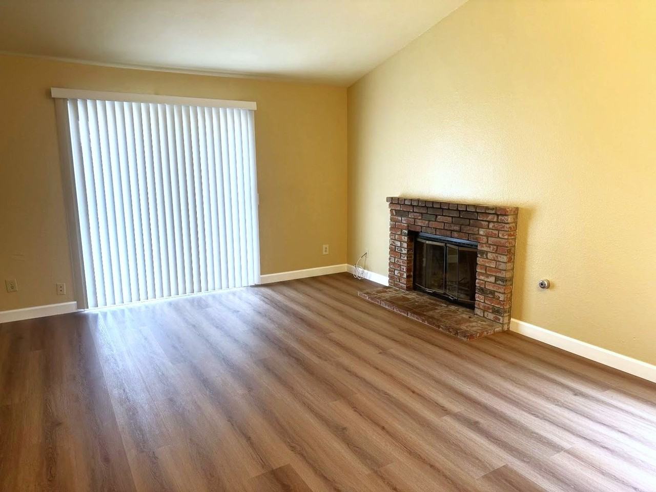 11968 Maple Leaf Ln - Photo 3 of 20