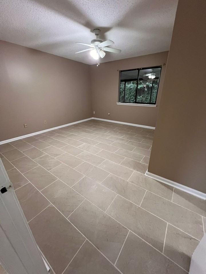 8439 Everest Dr - Photo 5 of 10