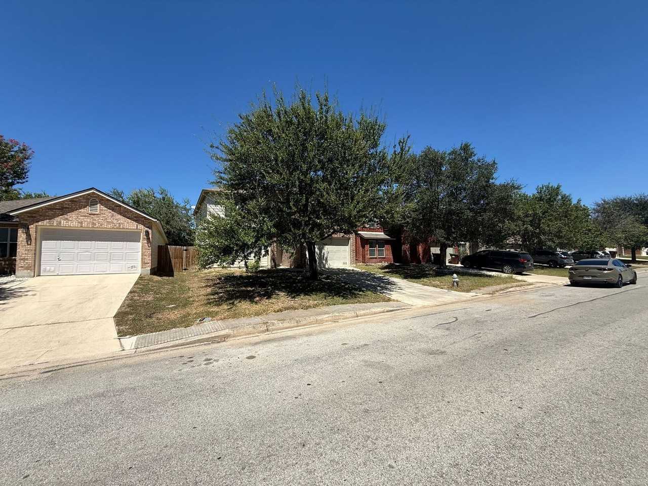 11127 Vollmer Ln - Photo 3 of 23