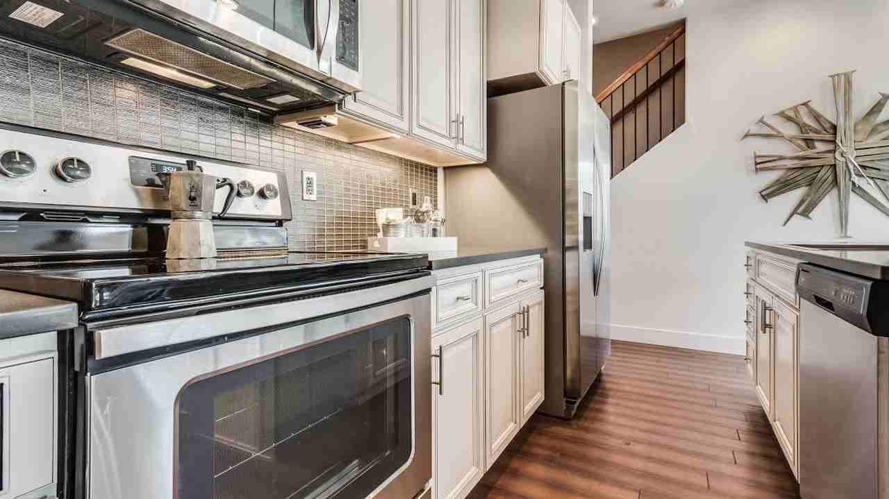 2939 Lawrence St - Photo 5 of 16