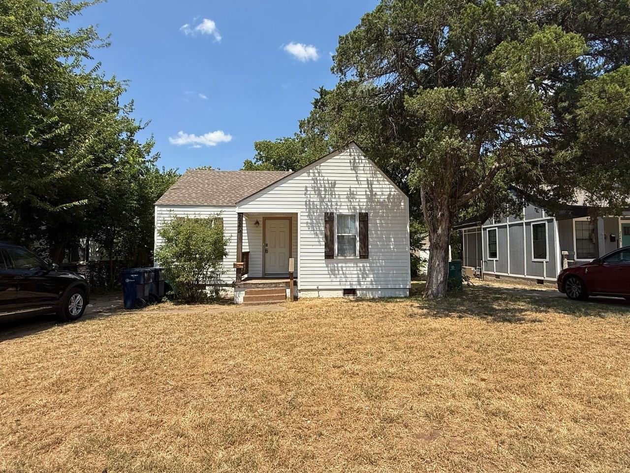 2249 Nw 37th St - Photo 2 of 20