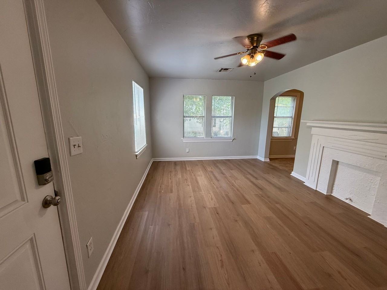 2249 Nw 37th St - Photo 3 of 20