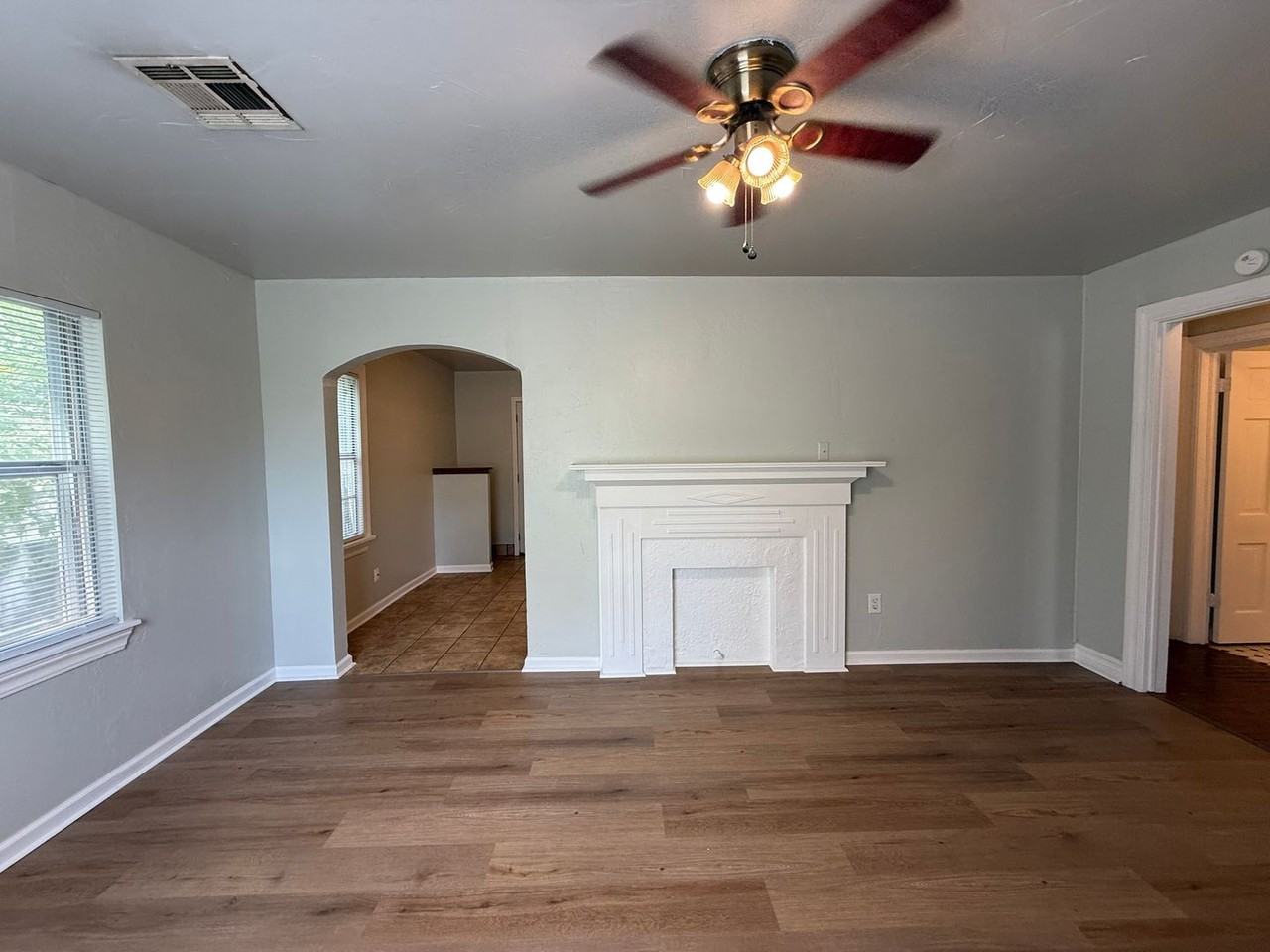 2249 Nw 37th St - Photo 4 of 20