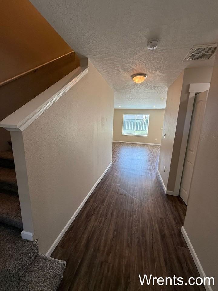 10417 E Maxwell Ln - Photo 3 of 7