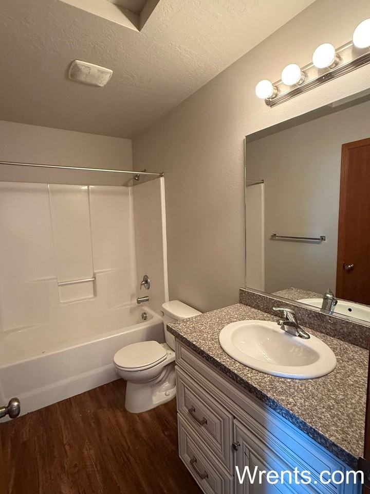 10417 E Maxwell Ln - Photo 5 of 7