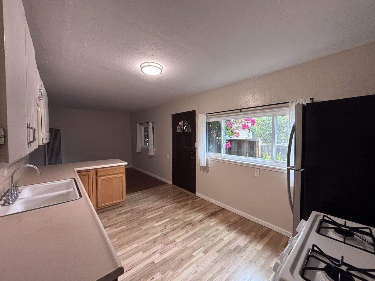 4441 W Walnut St #JADU - Photo 4 of 12