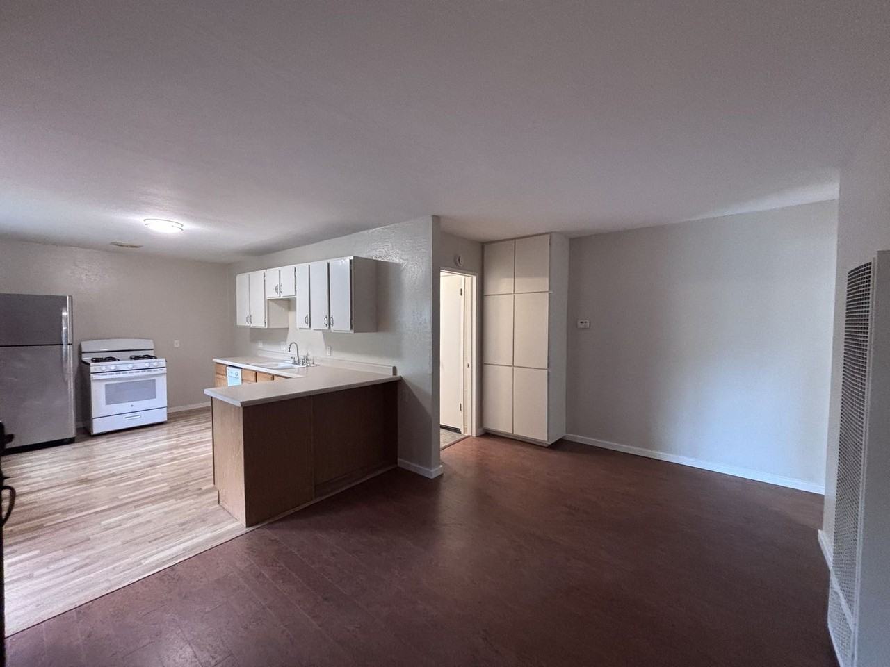 4441 W Walnut St #JADU - Photo 5 of 12