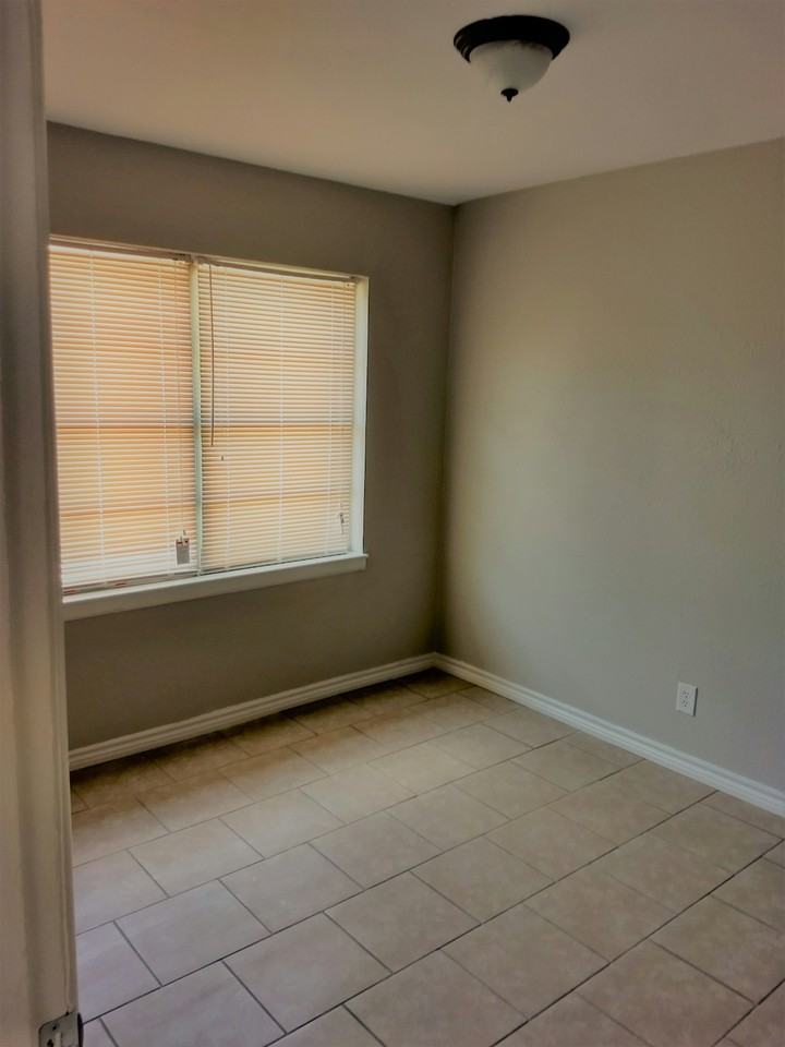 1315 East Carlos Truan Boulevard, Unit 8 - Photo 2 of 3