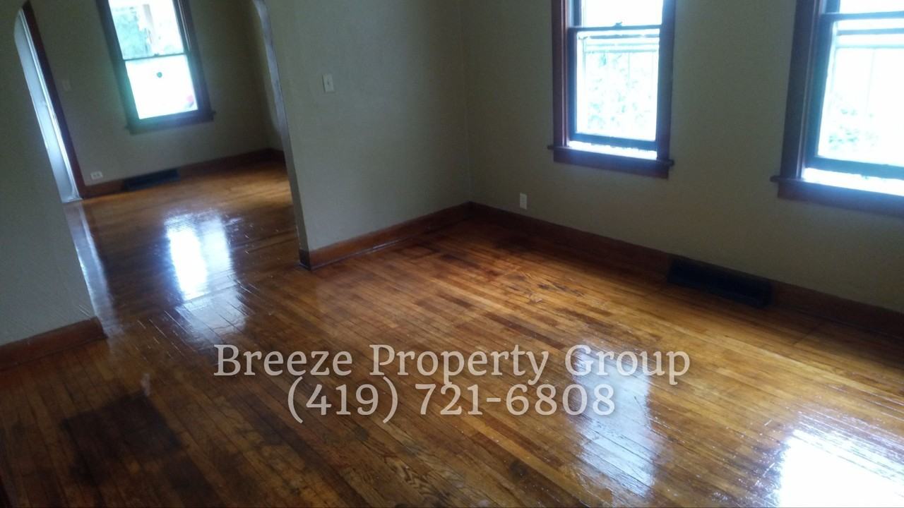 36 E Park St - Photo 3 of 13