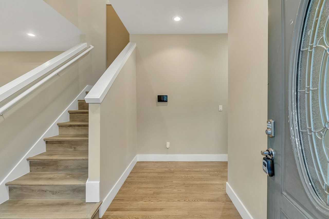 729 Prospect Ave N - Photo 4 of 37