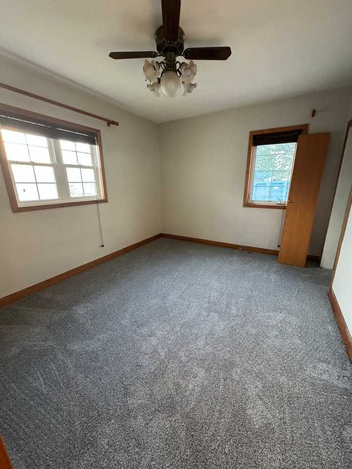 527 Main St - Photo 5 of 10