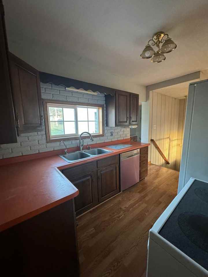 527 Main St - Photo 6 of 10