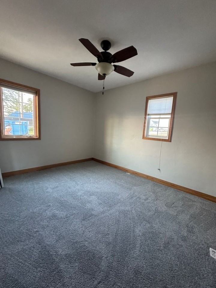 527 Main St - Photo 7 of 10