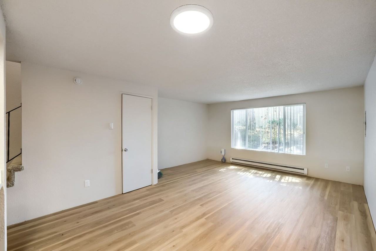 6931 Rainier Dr #7 - Photo 4 of 11