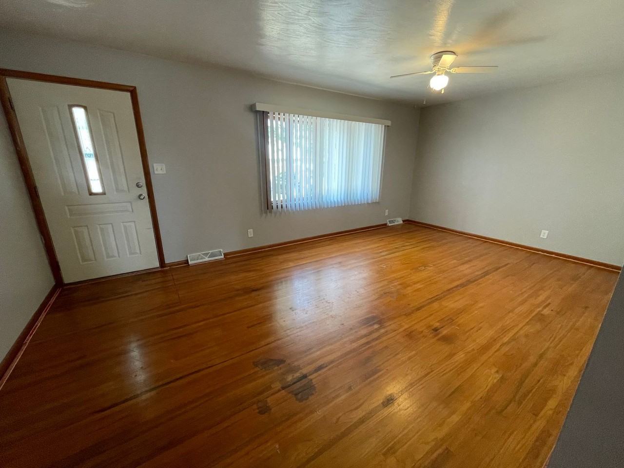 1045 5th St Sw - Photo 2 of 16