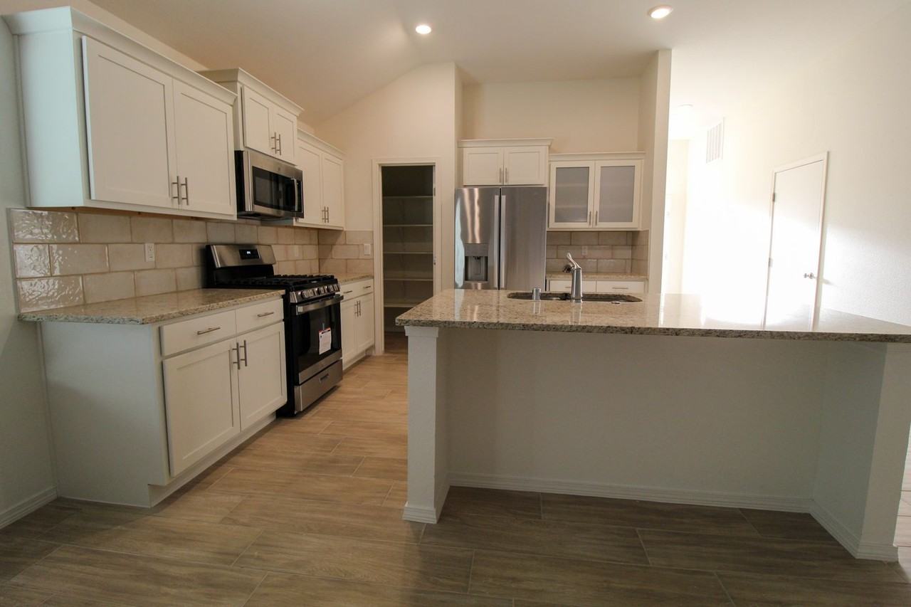 1208 Golden Summer Ct - Photo 4 of 13
