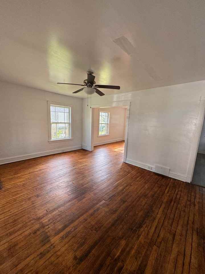 326 Shenango Blvd - Photo 2 of 9