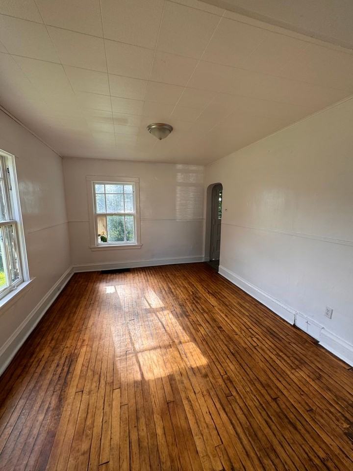 326 Shenango Blvd - Photo 3 of 9