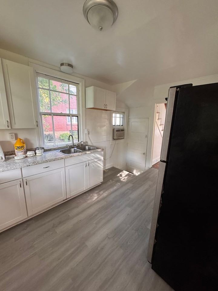 326 Shenango Blvd - Photo 4 of 9