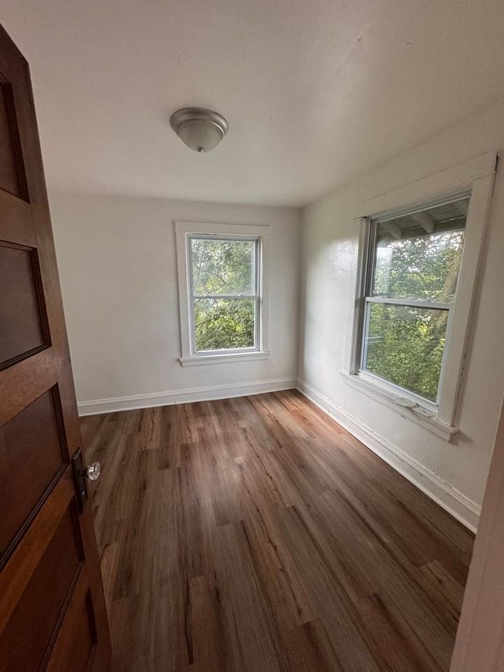 326 Shenango Blvd - Photo 6 of 9