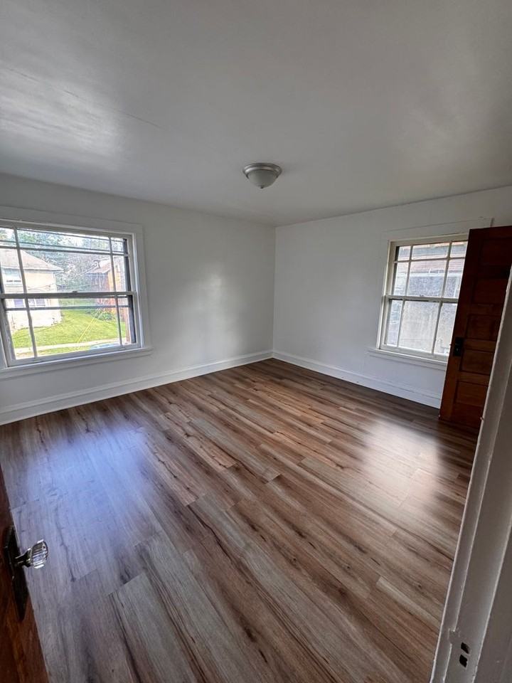 326 Shenango Blvd - Photo 7 of 9