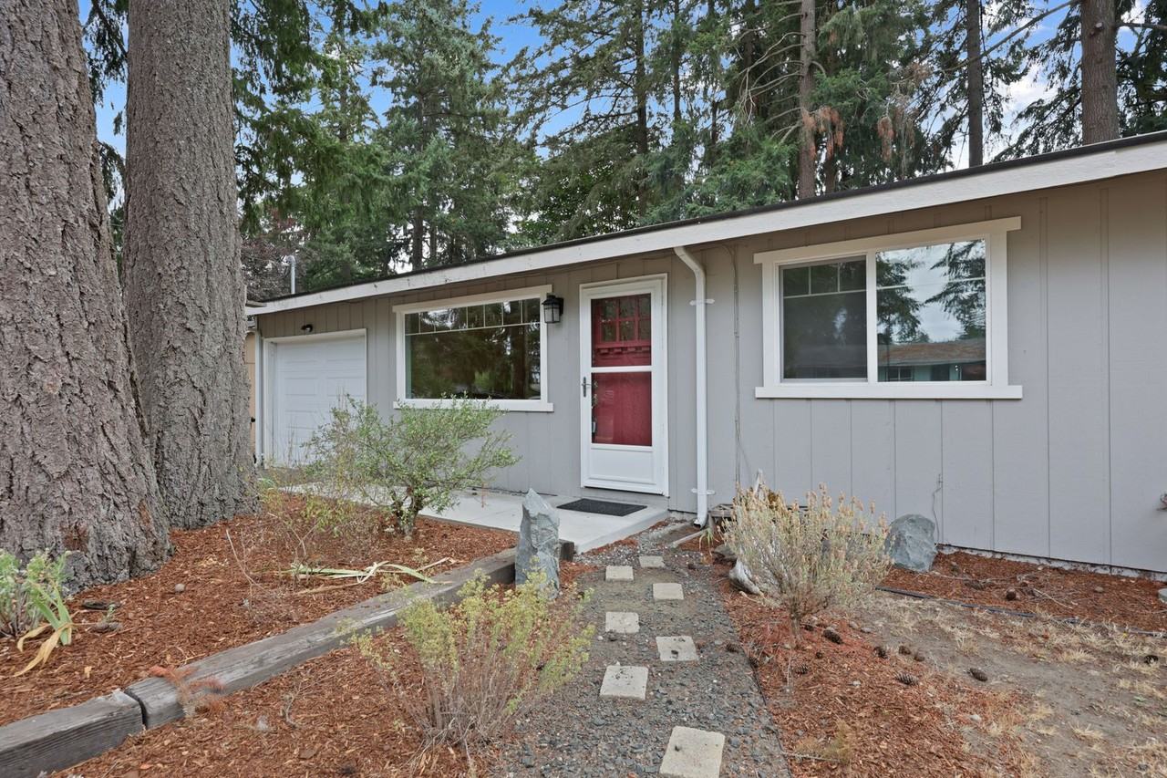 1244 Neil St Ne - Photo 4 of 29