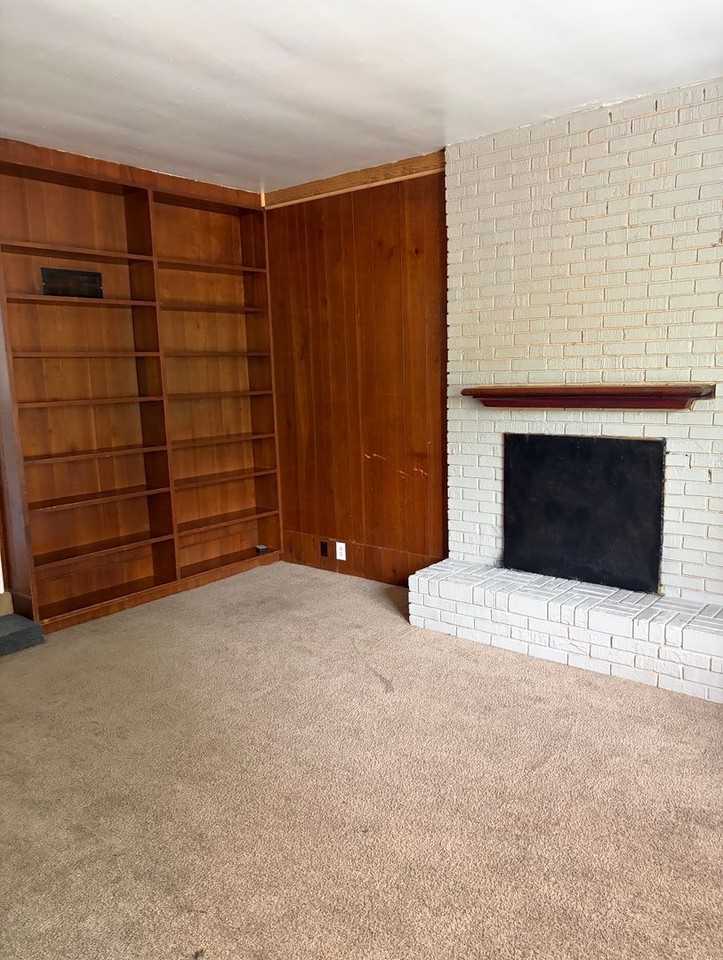 1127 S Ellis St - Photo 3 of 3