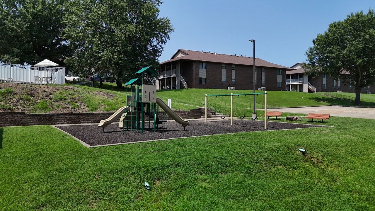 841 841 Southwest Blvd B - Photo 4 of 17