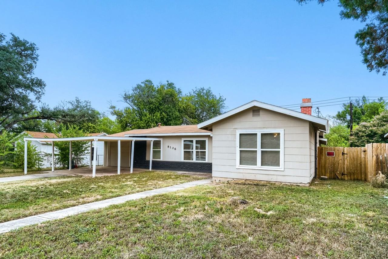 8106 Windlake St - Photo 2 of 29