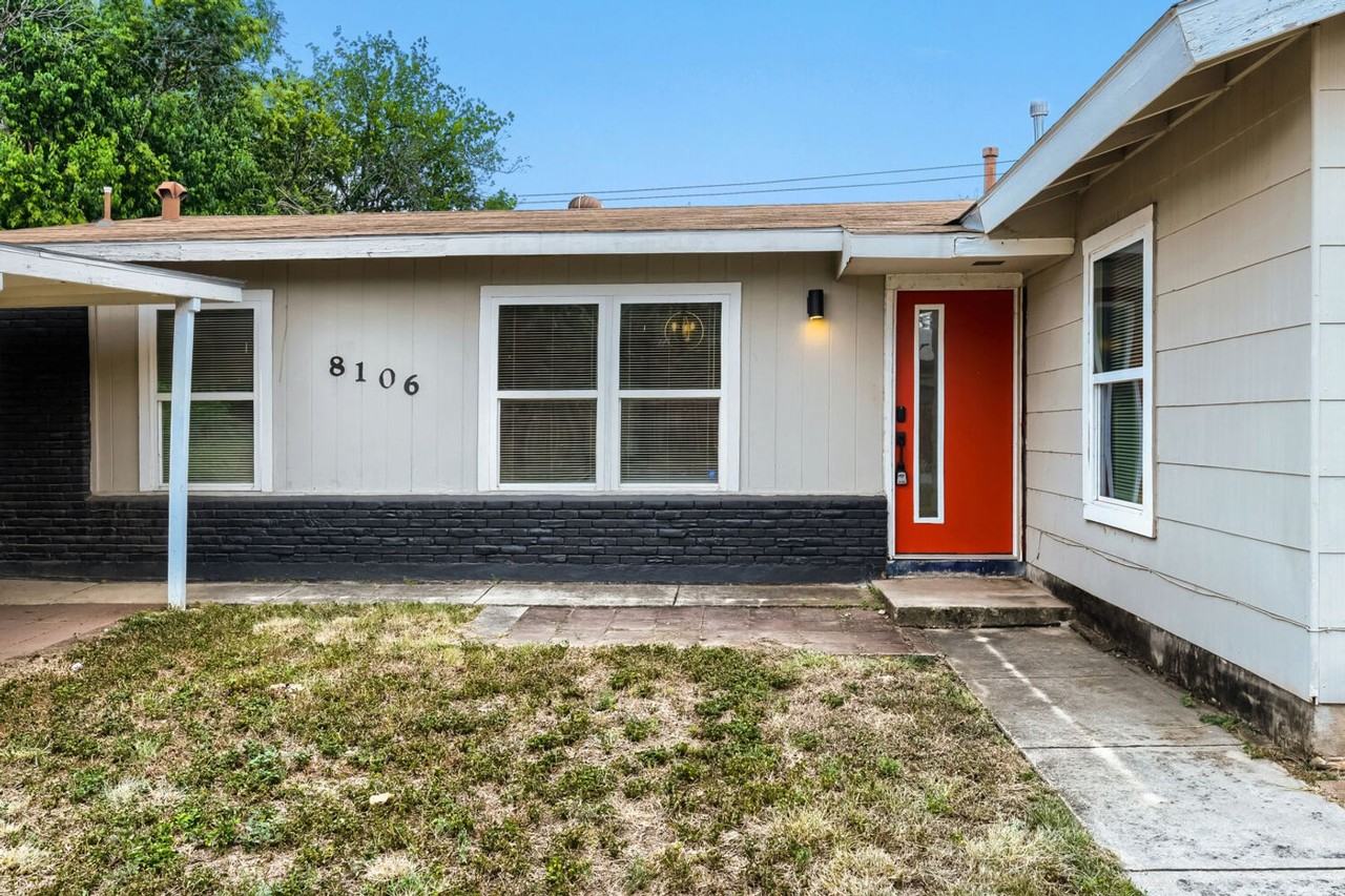 8106 Windlake St - Photo 3 of 29