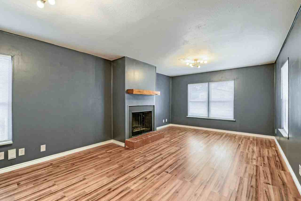 8106 Windlake St - Photo 4 of 29