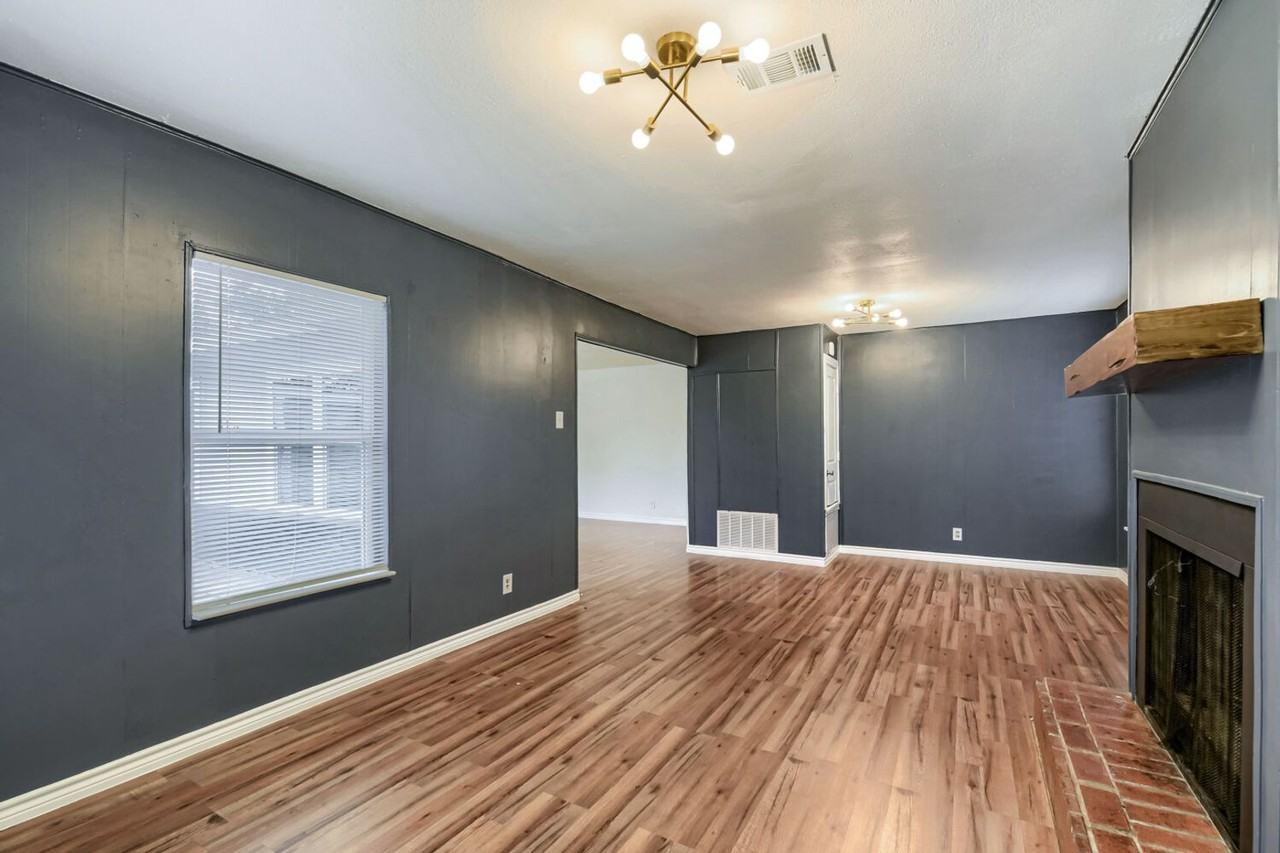 8106 Windlake St - Photo 7 of 29