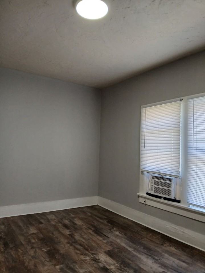 405 405 407 409 S Walts  Ave - Photo 2 of 7