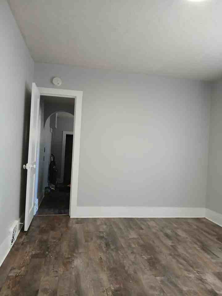 405 405 407 409 S Walts  Ave - Photo 3 of 7
