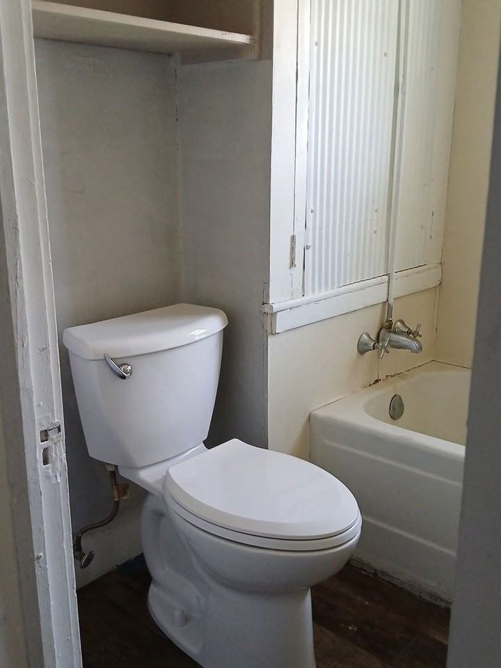 405 405 407 409 S Walts  Ave - Photo 6 of 7
