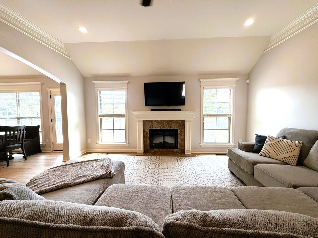 8123 Autumn Dr - Photo 2 of 50