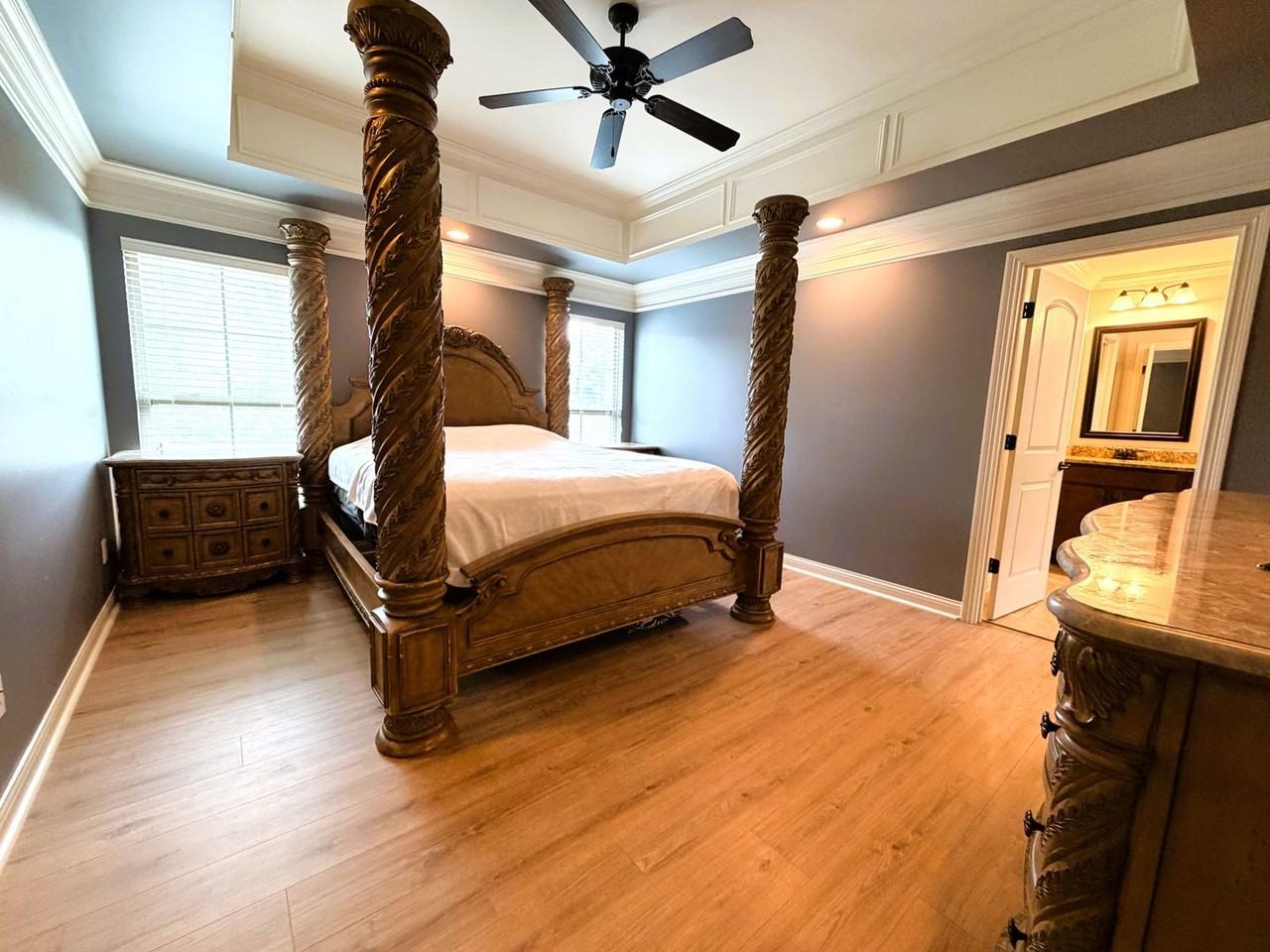 8123 Autumn Dr - Photo 4 of 50