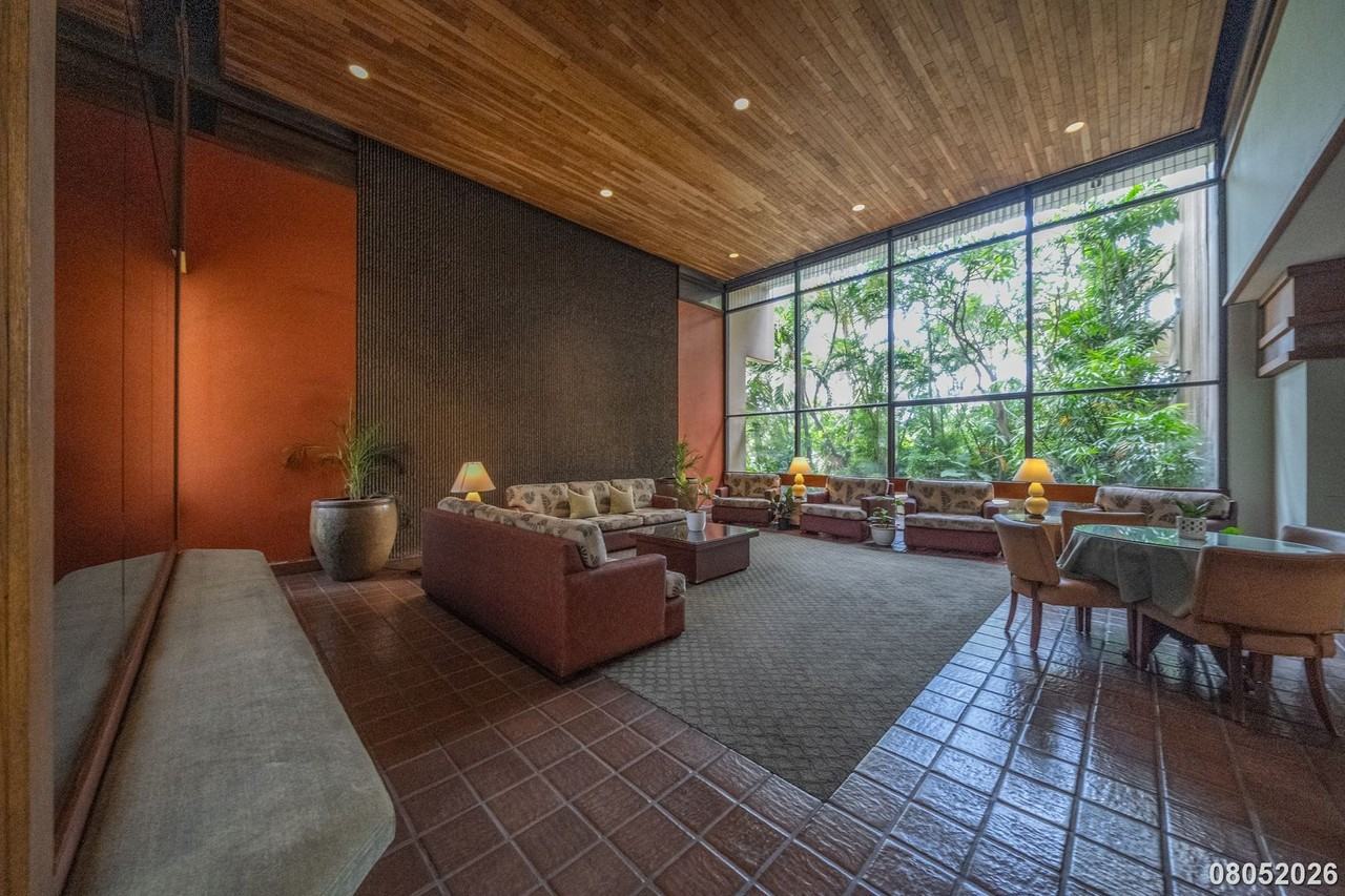 2121 Ala Wai Blvd #4002 - Photo 2 of 33