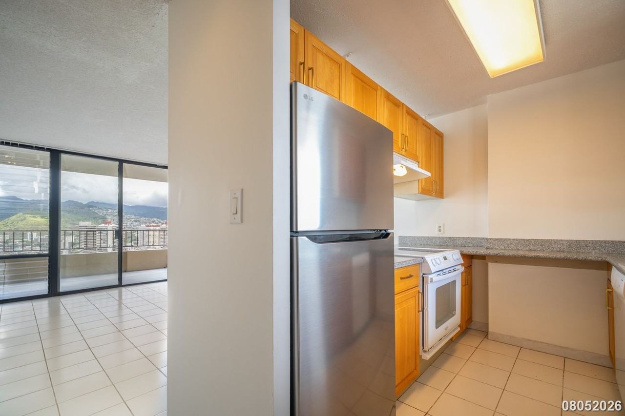 2121 Ala Wai Blvd #4002 - Photo 7 of 33