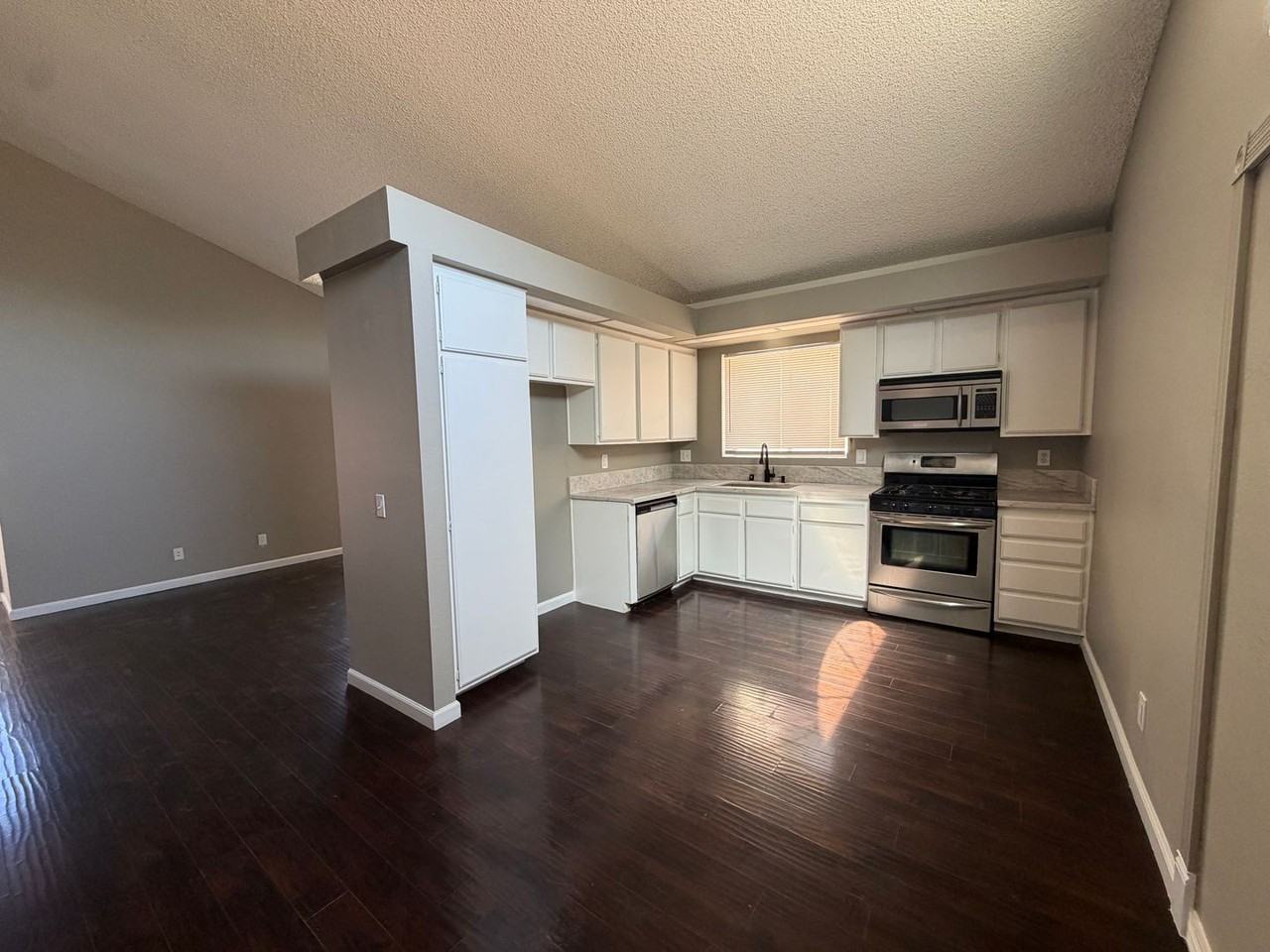 4937 Sunburst Dr - Photo 3 of 14