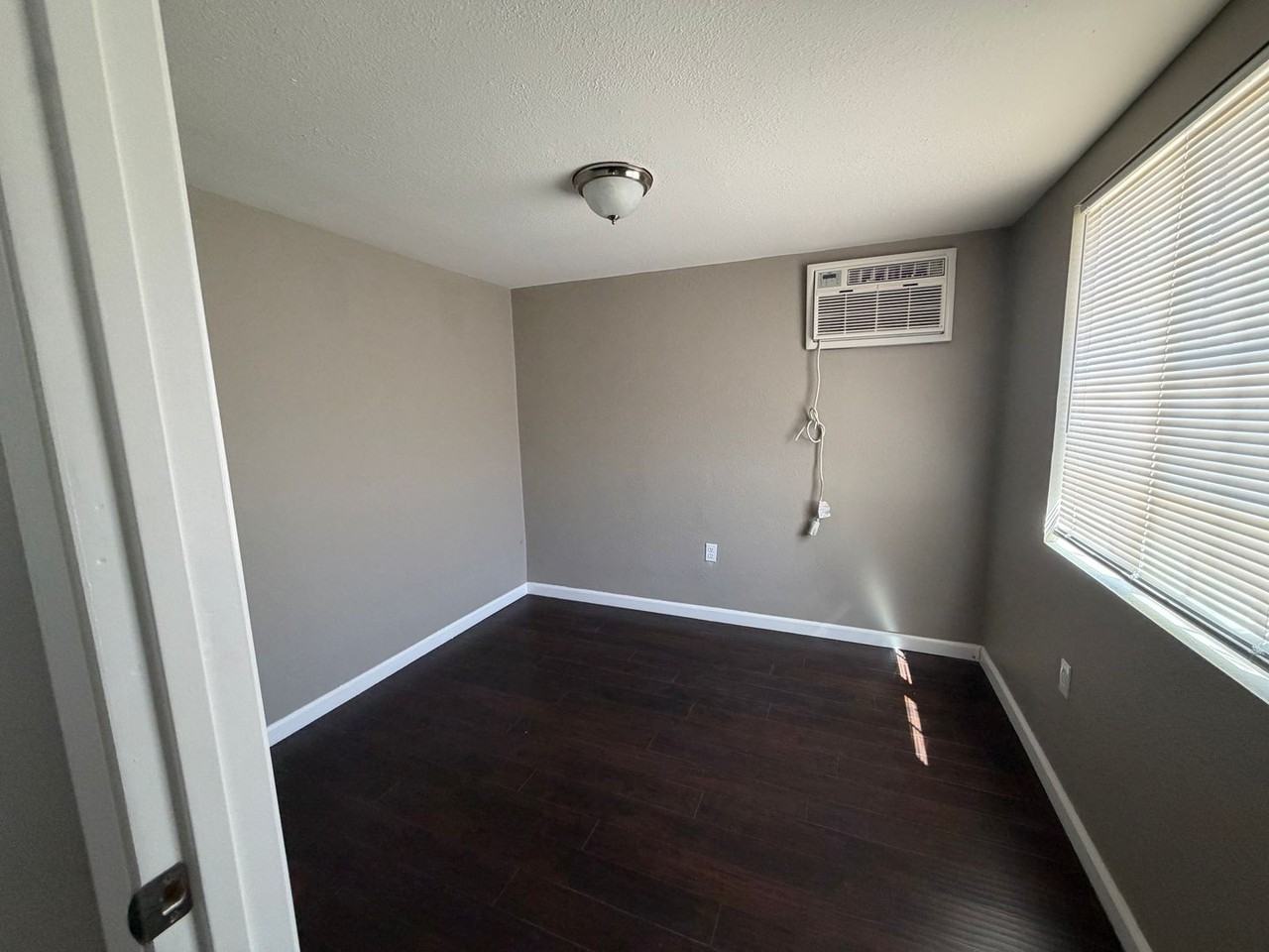 4937 Sunburst Dr - Photo 6 of 14