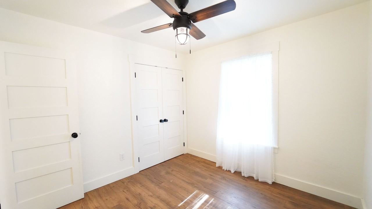 914 E 3rd St - Photo 5 of 11